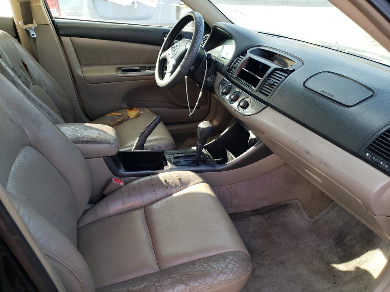 Photo 5 from auction – 2002 TOYOTA CAMRY LE with VIN JTDBF30K720004382