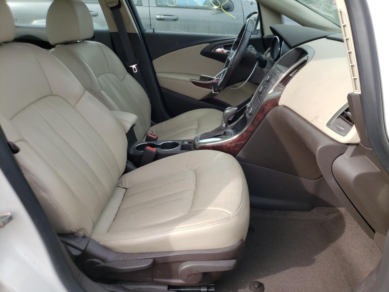 Photo 5 from auction – 2015 BUICK VERANO with VIN 1G4PS5SK4F4145687