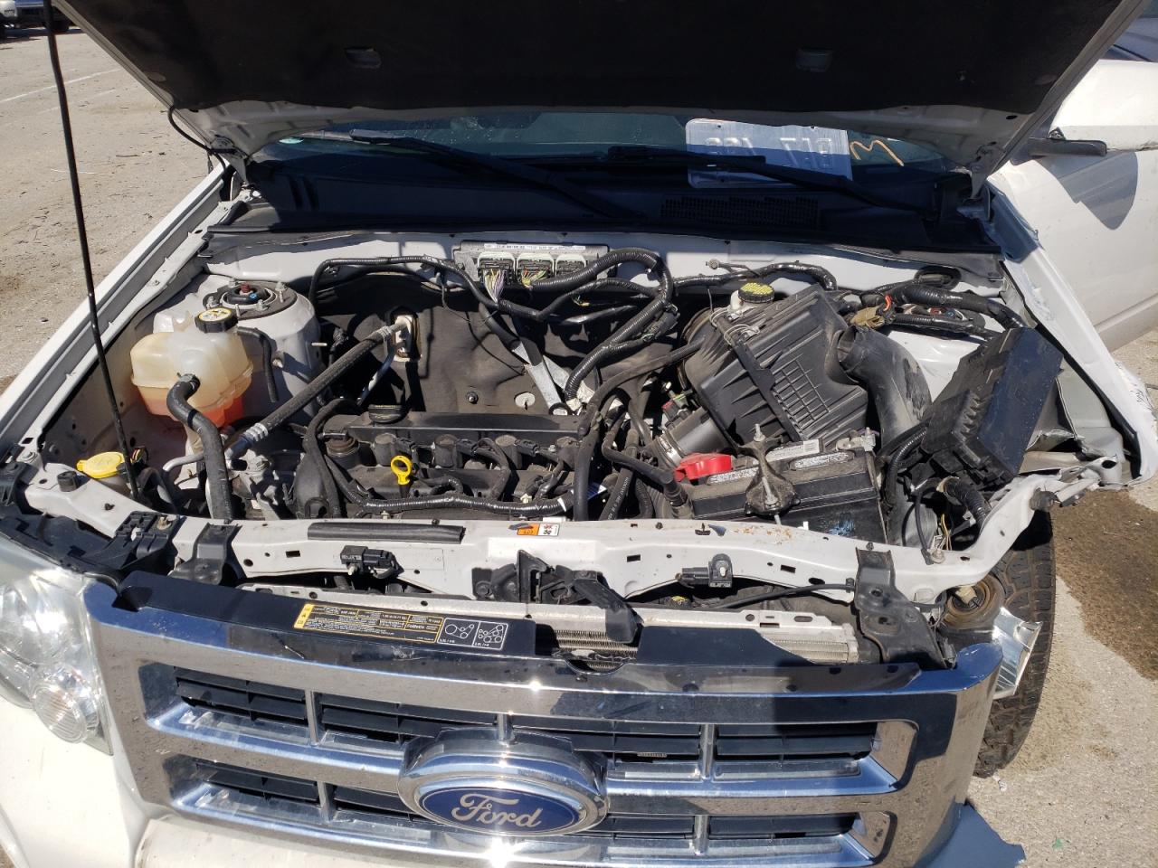 Photo 7 from auction – 2011 FORD ESCAPE LIM with VIN 1FMCU0E71BKB38950