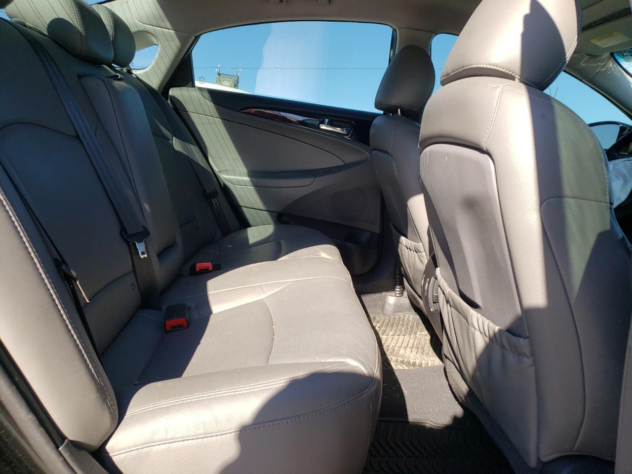 Photo 6 from auction – 2013 HYUNDAI SONATA SE with VIN 5NPEC4AC7DH577176