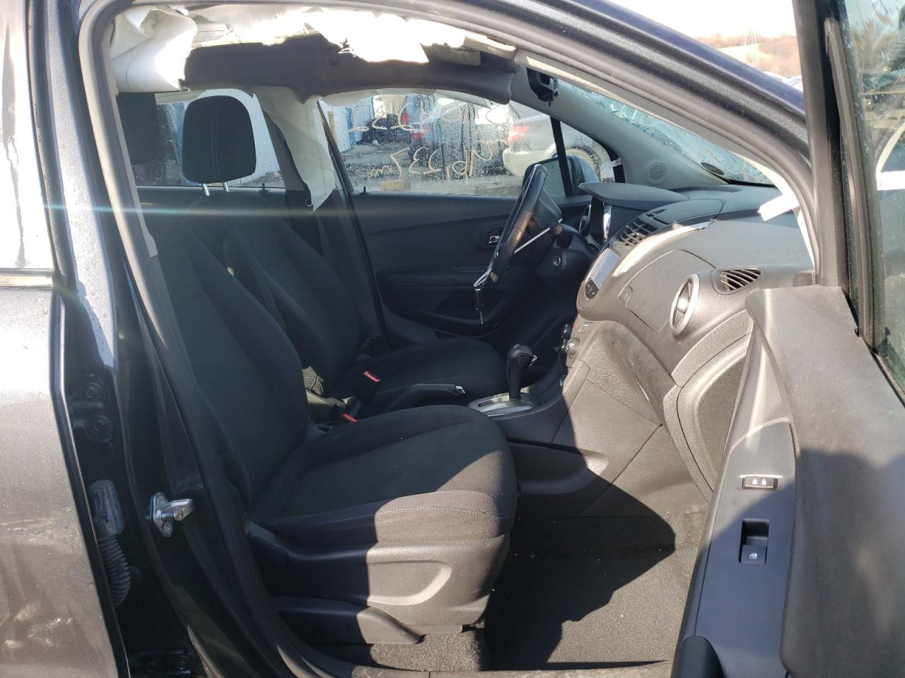 Photo 5 from auction – 2016 CHEVROLET TRAX LS with VIN 3GNCJKSB9GL236753