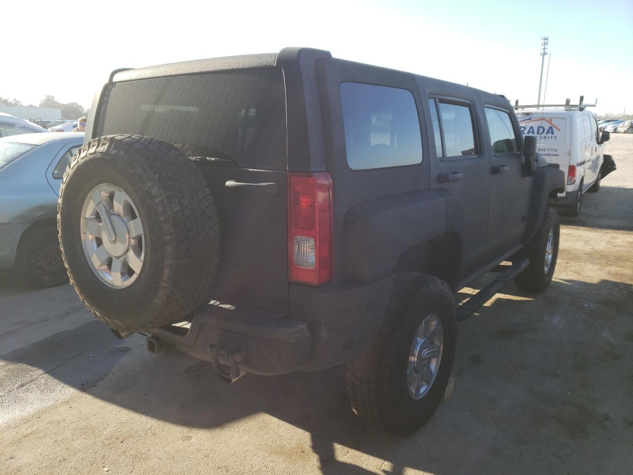 Photo 4 from auction – 2006 HUMMER H3 with VIN 5GTDN136068318969