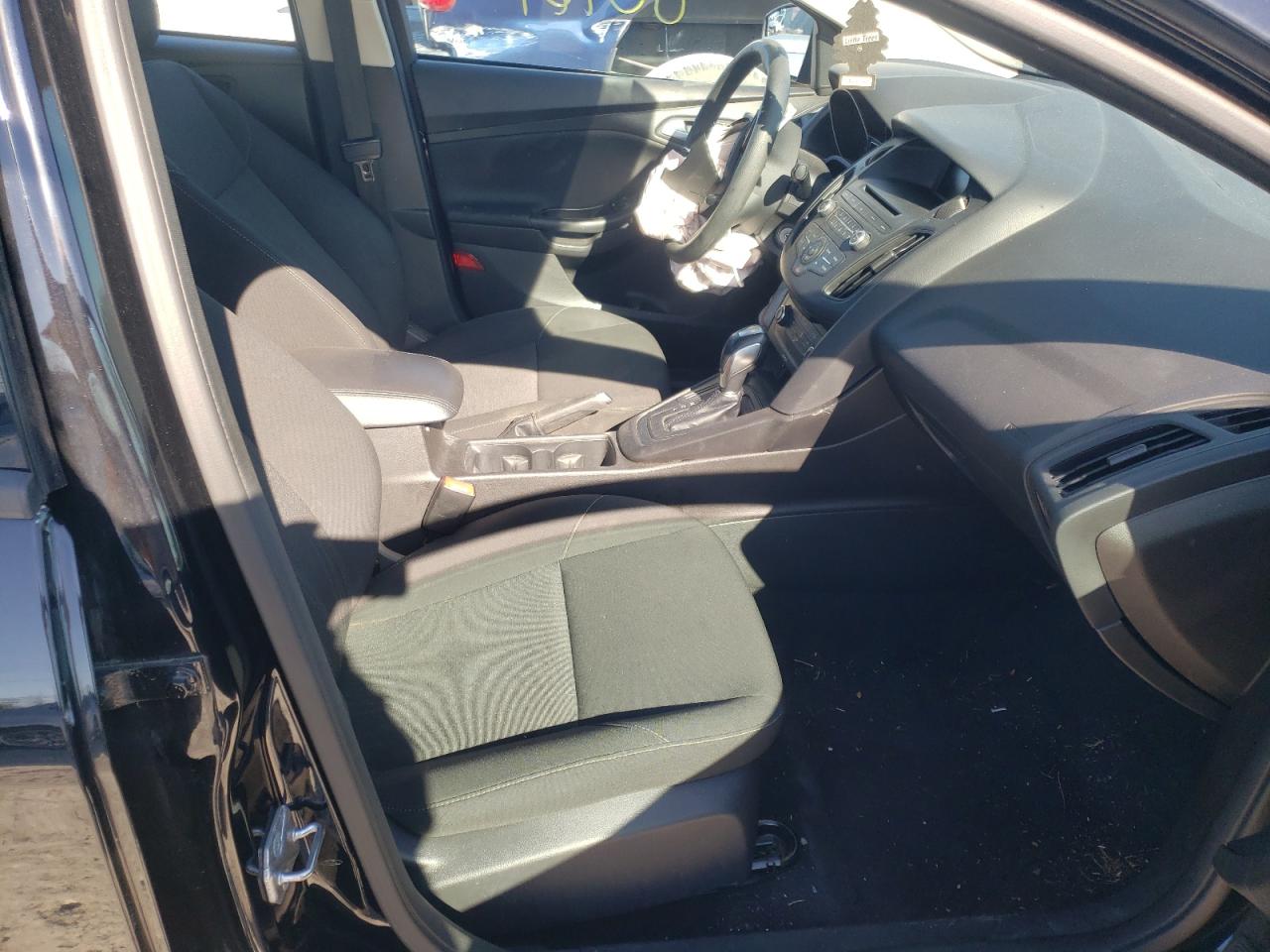 Photo 5 from auction – 2016 FORD FOCUS SE with VIN 1FADP3F2XGL336132