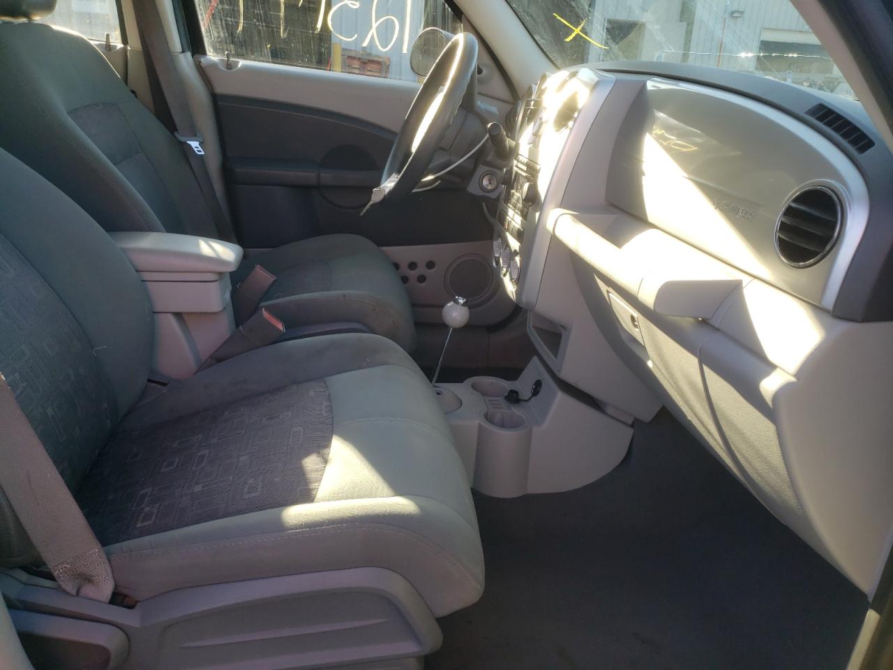 Photo 5 from auction – 2006 CHRYSLER PT CRUISER with VIN 3A4FY48B76T342583