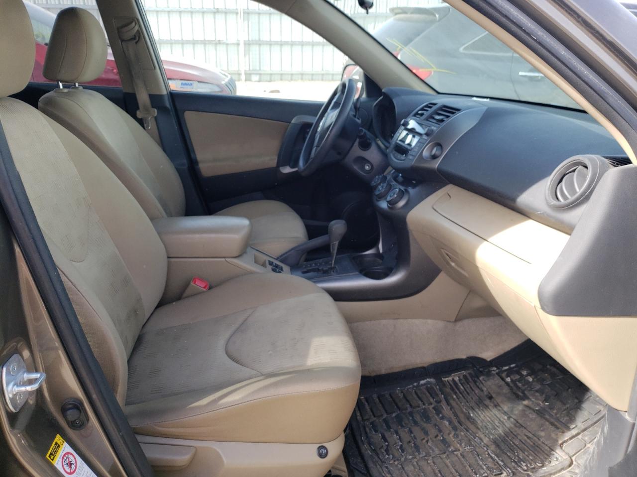 Photo 5 from auction – 2010 TOYOTA RAV4 with VIN JTMBF4DV1AD038500