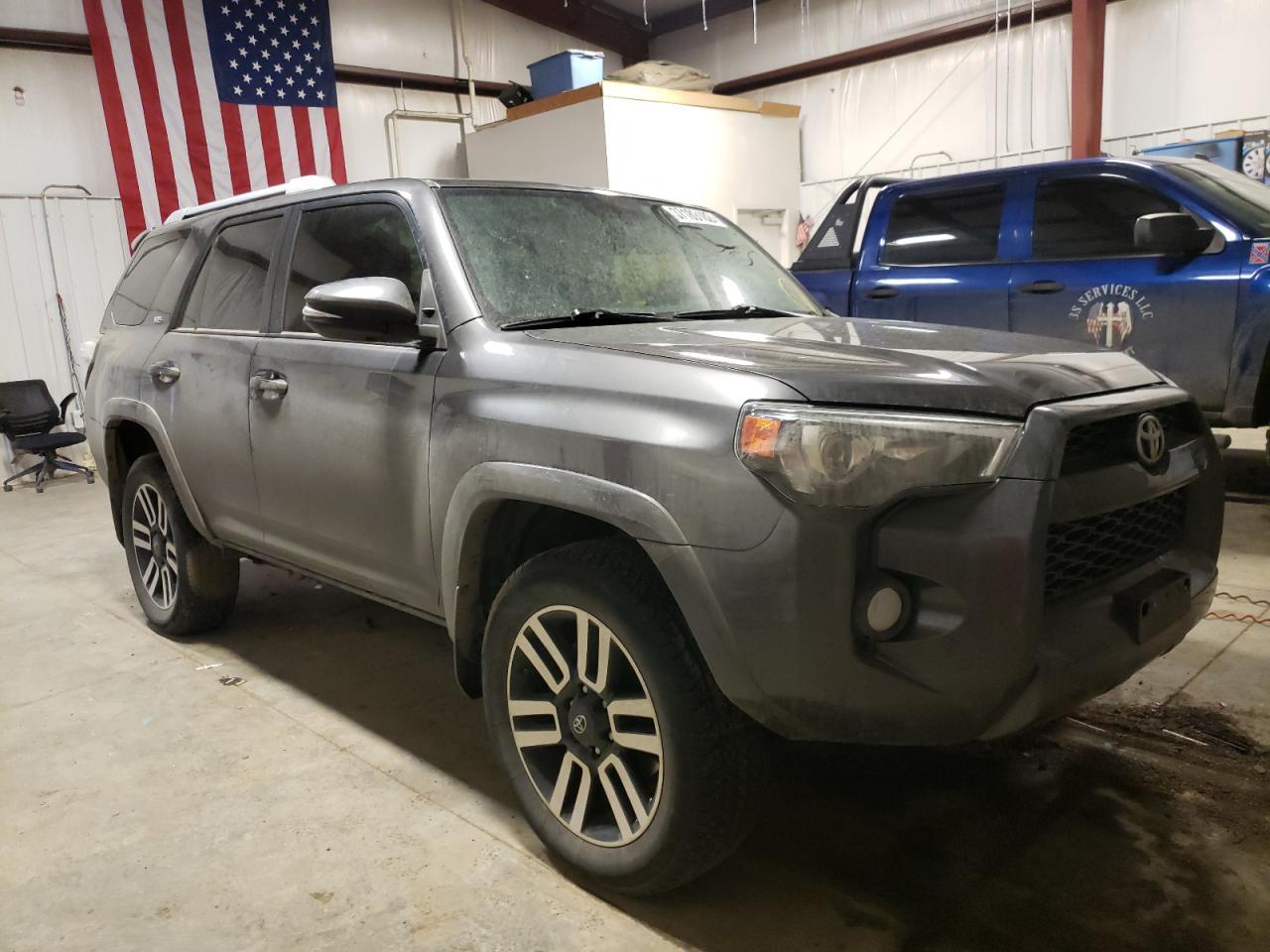 Photo 1 from auction – 2018 TOYOTA 4RUNNER SR with VIN JTEBU5JR9J5497895
