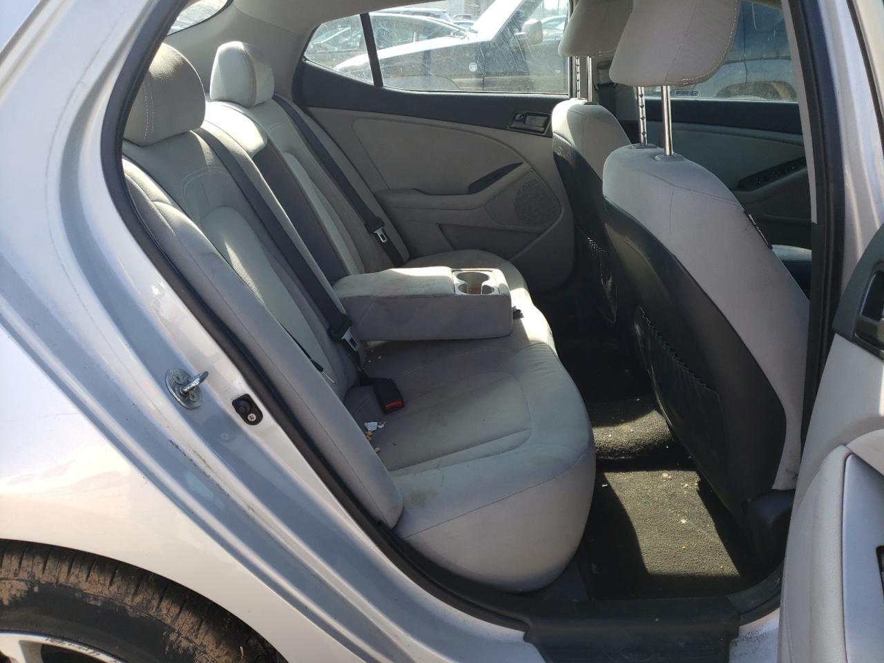 Photo 6 from auction – 2011 KIA OPTIMA LX with VIN KNAGM4A78B5149846