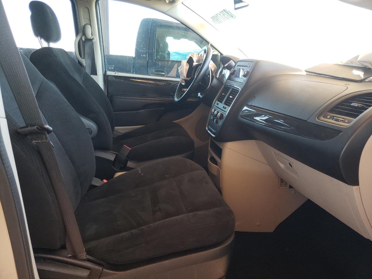 Photo 5 from auction – 2015 DODGE GRAND CARA with VIN 2C4RDGBGXFR624935