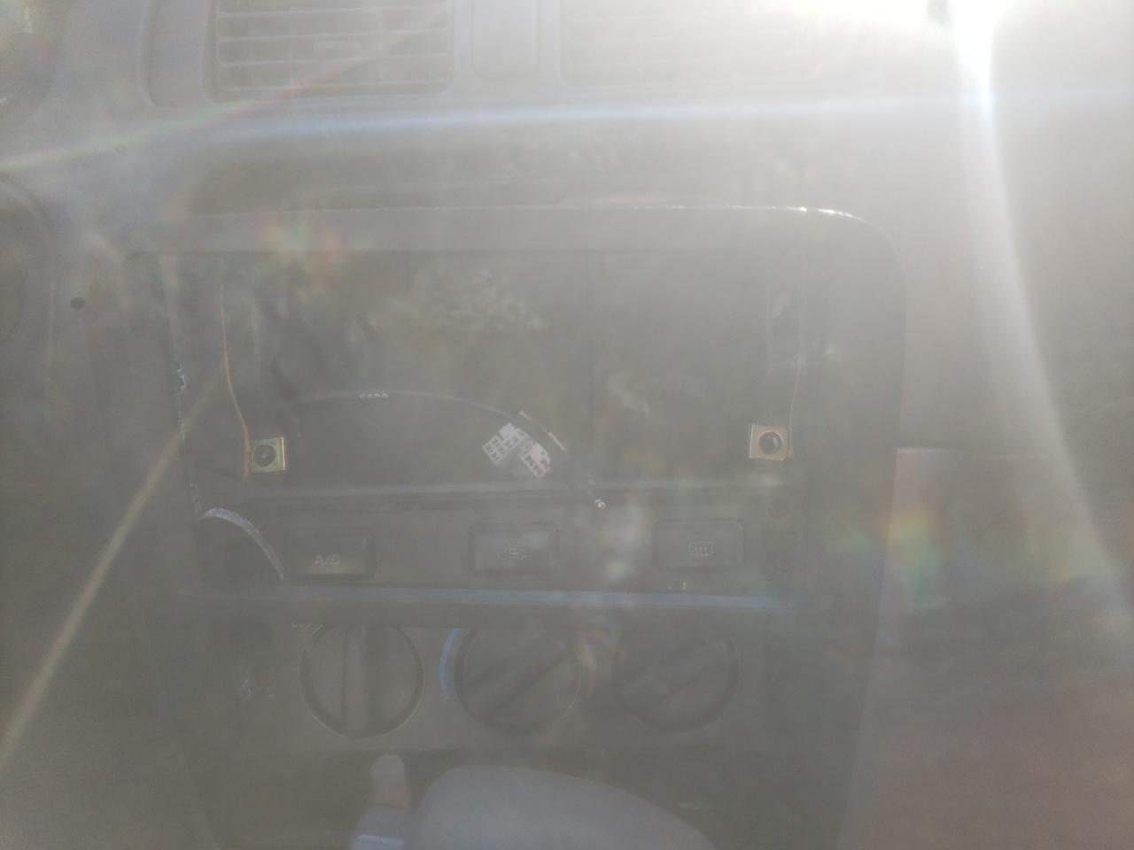 Photo 9 from auction – 2000 TOYOTA CAMRY CE with VIN 4T1BG22K2YU996142