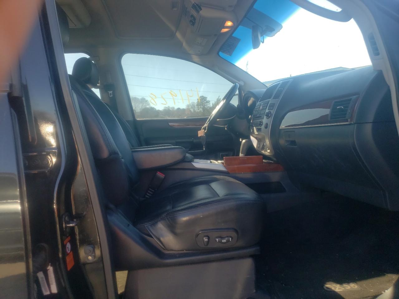 Photo 5 from auction – 2009 INFINITI QX56 with VIN 5N3AA08D29N903424
