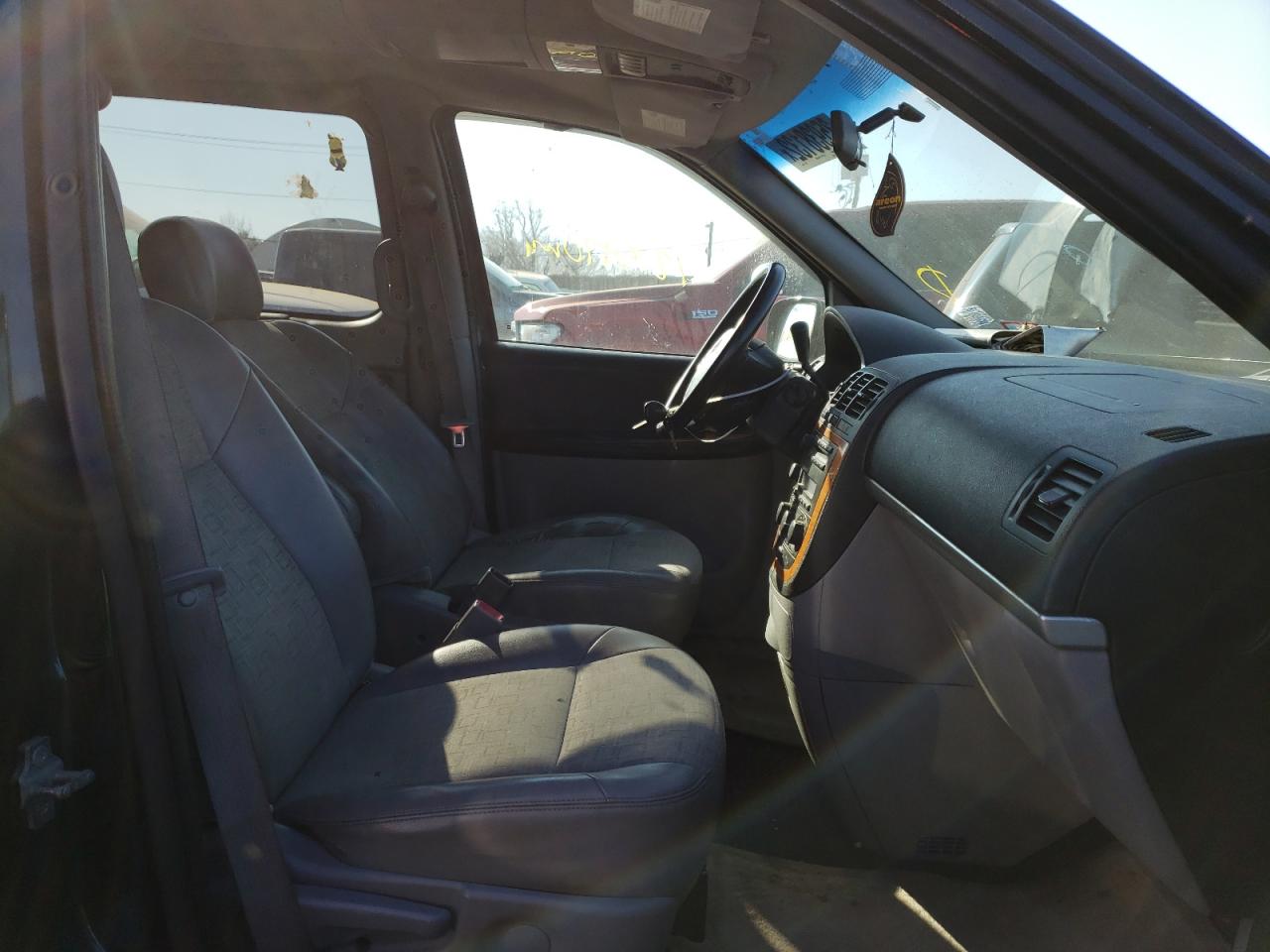 Photo 5 from auction – 2005 SATURN RELAY 3 with VIN 5GZDV23L05D279730
