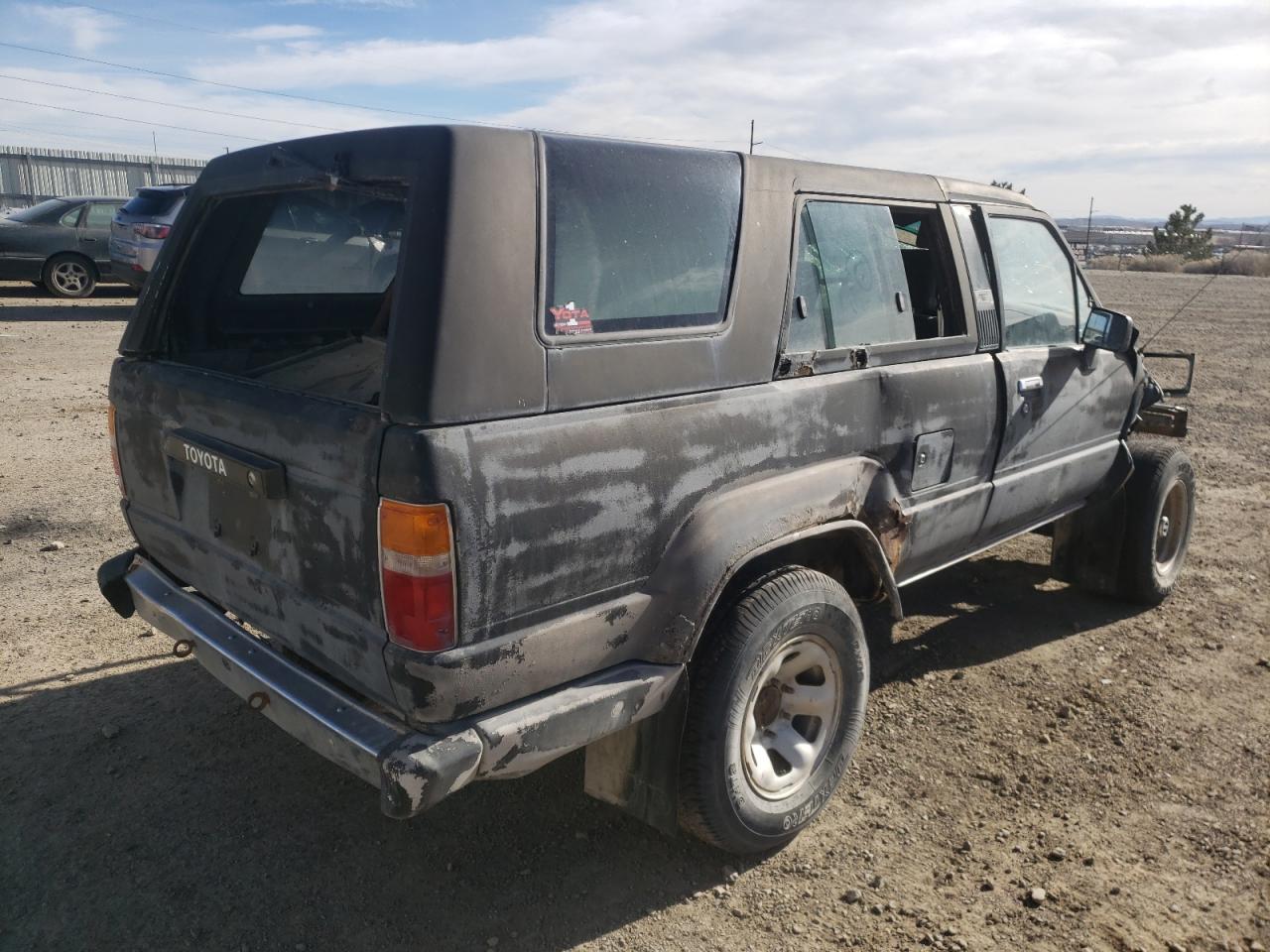 Photo 4 from auction – 1987 TOYOTA 4RUNNER with VIN JT4RN62S4H0179231