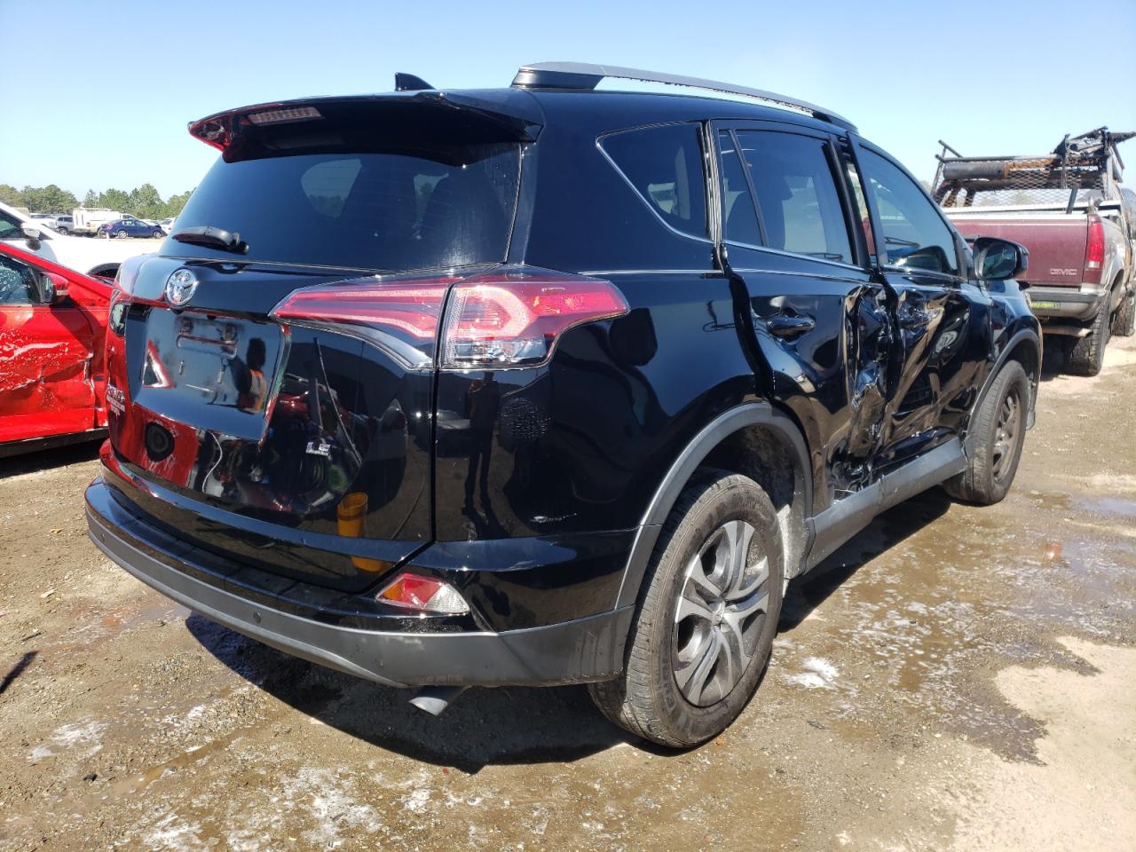Photo 4 from auction – 2018 TOYOTA RAV4 LE with VIN 2T3ZFREV1JW499290