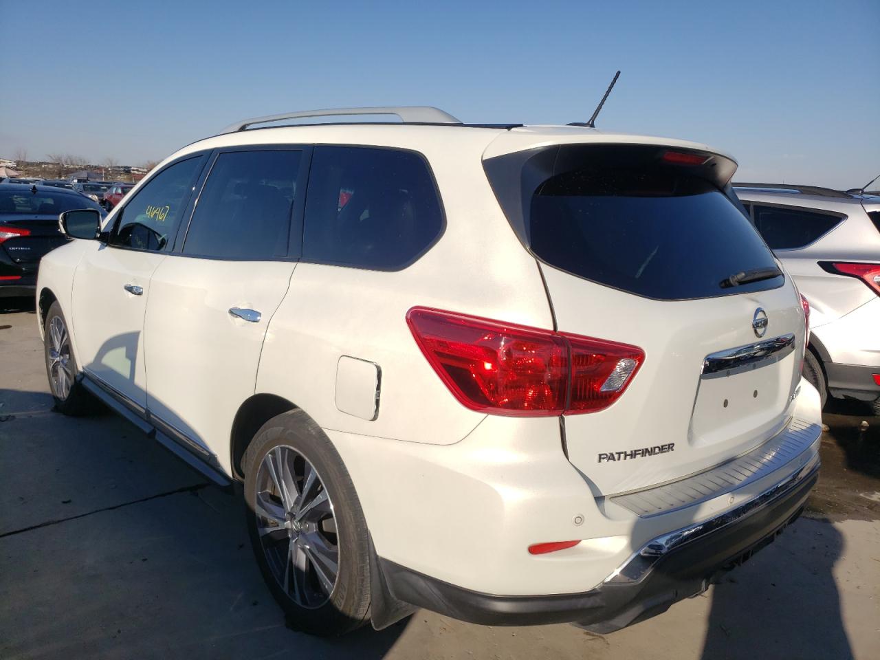 Photo 3 from auction – 2017 NISSAN PATHFINDER with VIN 5N1DR2MN2HC696567