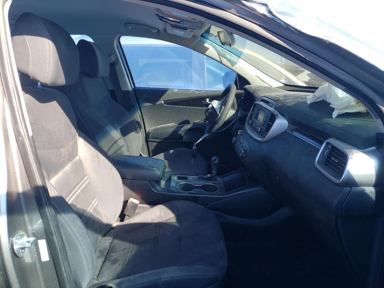 Photo 5 from auction – 2017 KIA SORENTO LX with VIN 5XYPG4A59HG201848