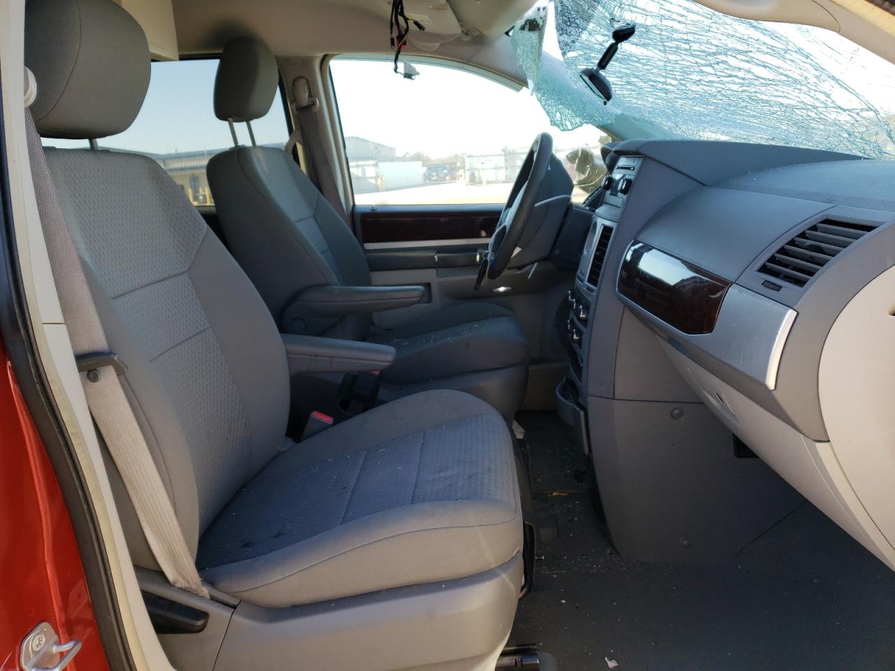 Photo 5 from auction – 2010 CHRYSLER TOWN & COU with VIN 2A4RR5D11AR104267