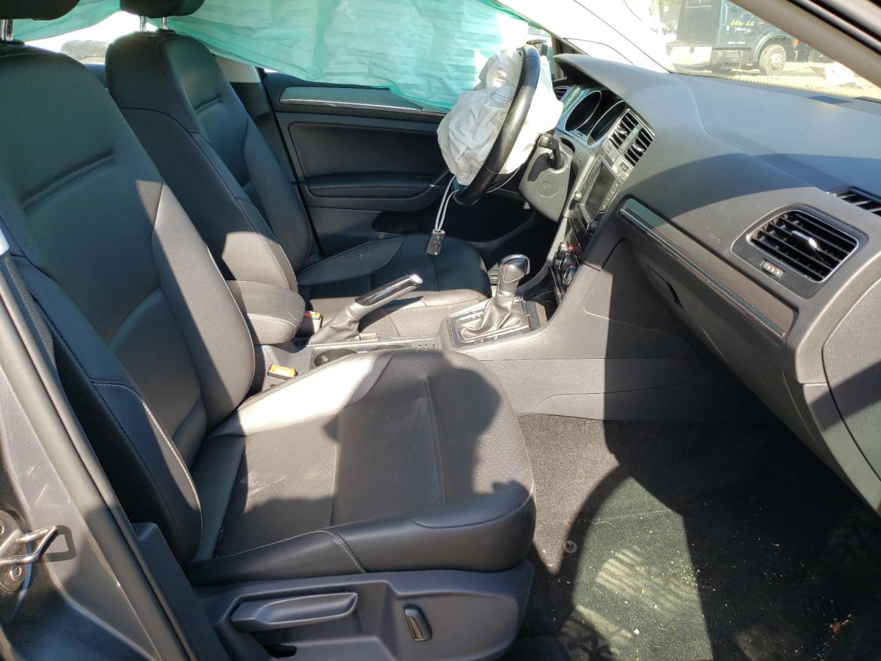 Photo 5 from auction – 2017 VOLKSWAGEN GOLF ALLTR with VIN 3VWH17AU0HM514818