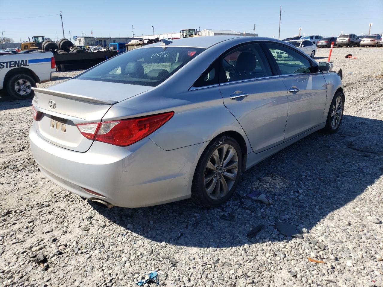 Photo 4 from auction – 2013 HYUNDAI SONATA SE with VIN 5NPEC4AC5DH555032