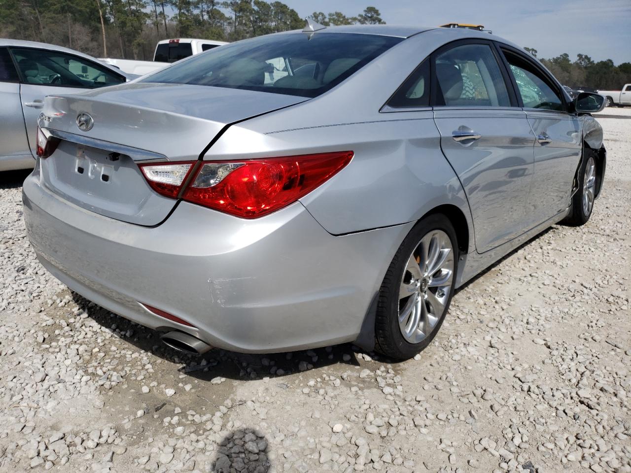 Photo 4 from auction – 2012 HYUNDAI SONATA SE with VIN 5NPEC4AC1CH492283