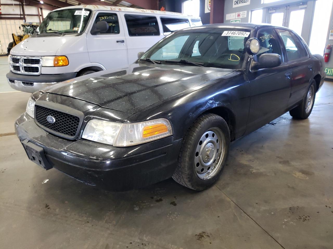 Photo 2 from auction – 2011 FORD CROWN VICT with VIN 2FABP7BV4BX133537
