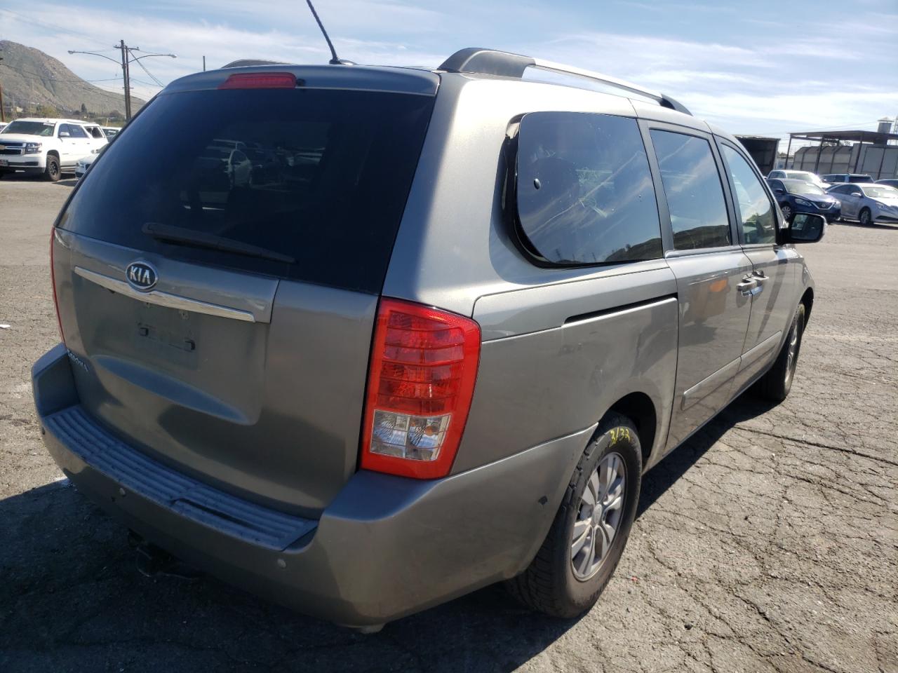 Photo 4 from auction – 2011 KIA SEDONA LX with VIN KNDMG4C71B6381774