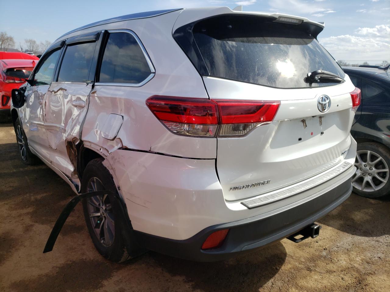 Photo 3 from auction – 2018 TOYOTA HIGHLANDER with VIN 5TDJZRFH5JS491059