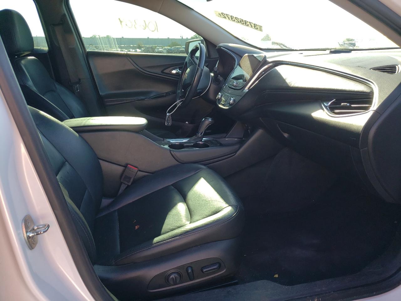 Photo 5 from auction – 2018 CHEVROLET MALIBU LT with VIN 1G1ZD5ST0JF175341
