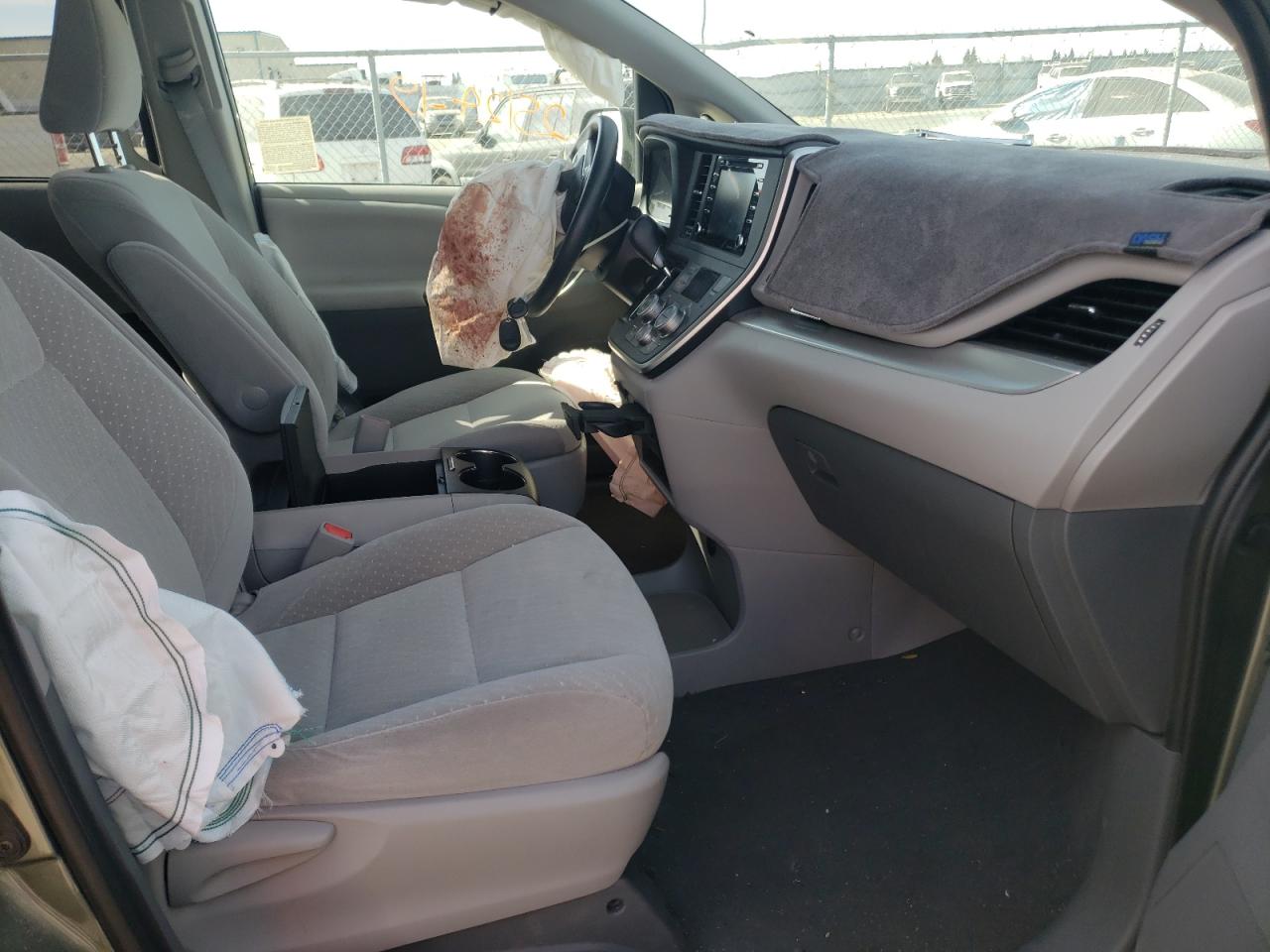 Photo 5 from auction – 2020 TOYOTA SIENNA LE with VIN 5TDKZ3DC5LS046414
