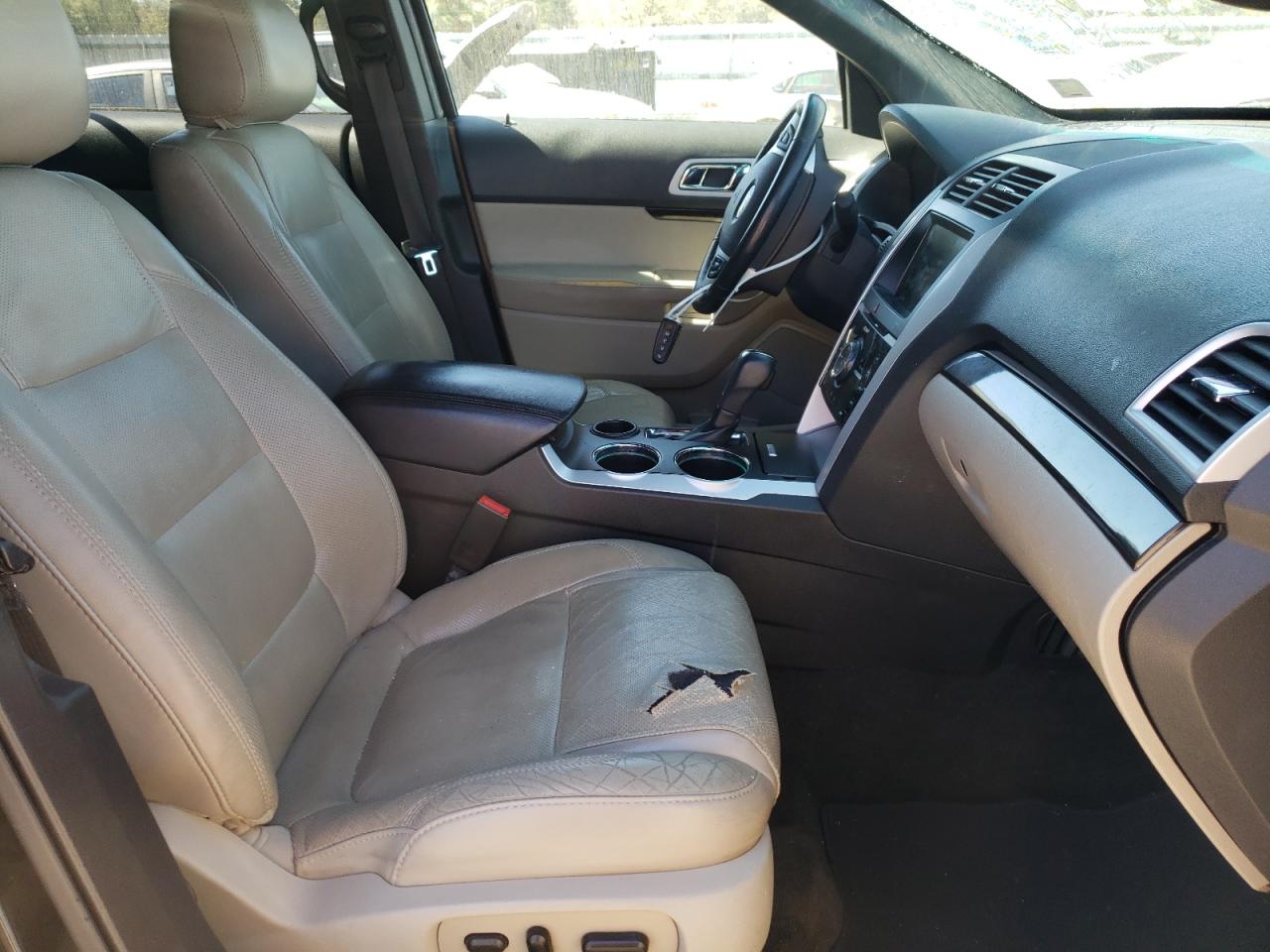 Photo 5 from auction – 2014 FORD EXPLORER L with VIN 1FM5K7F87EGA67453