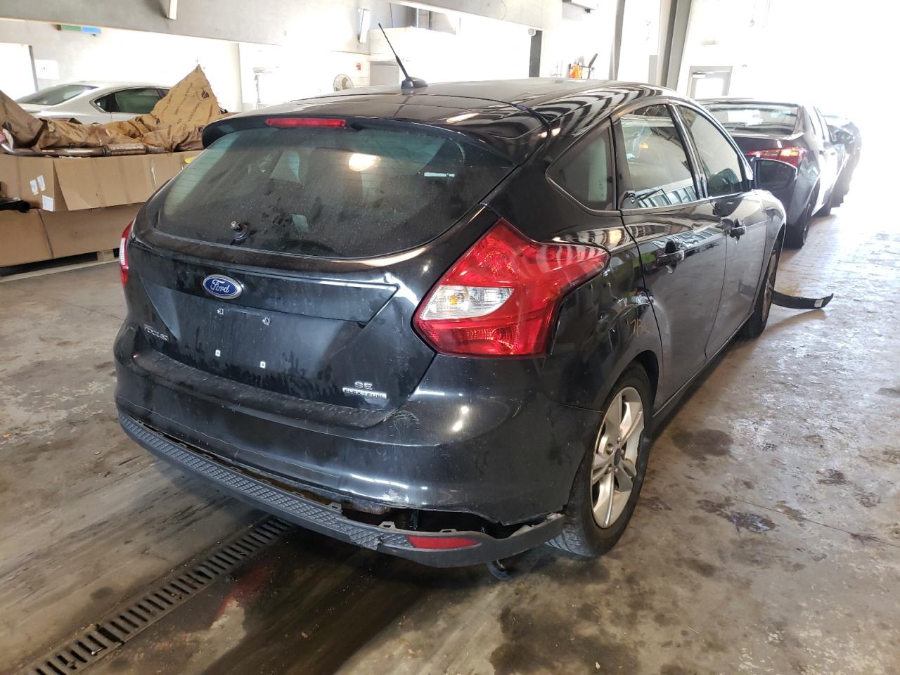 Zdjęcie 4 z aukcji – 2014 FORD FOCUS SE z VIN 1FADP3K27EL266320
