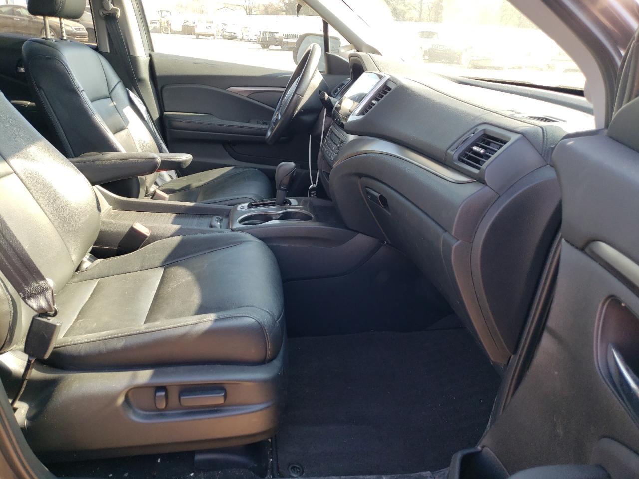 Photo 5 from auction – 2016 HONDA PILOT EXLN with VIN 5FNYF6H73GB101065