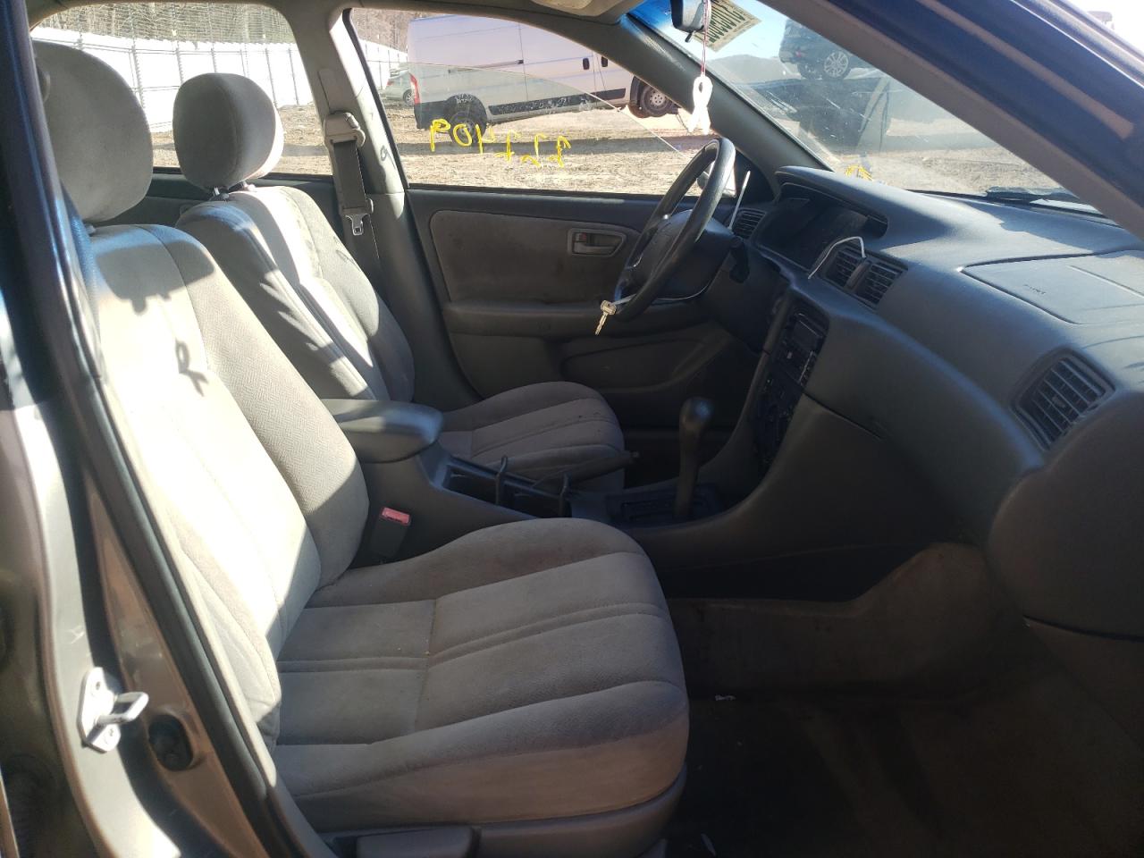 Photo 5 from auction – 2000 TOYOTA CAMRY CE with VIN 4T1BG22K0YU634438