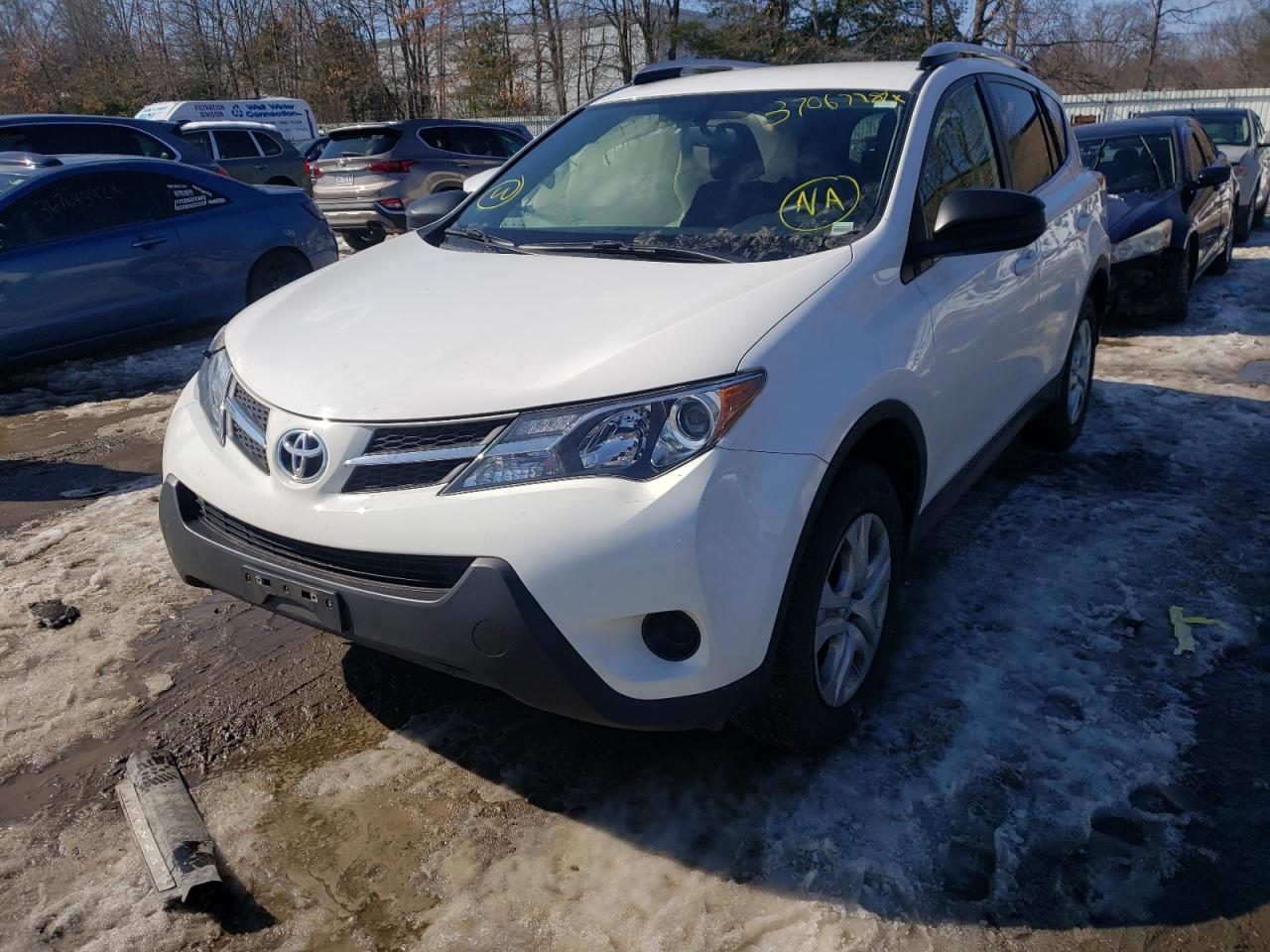 Photo 2 from auction – 2015 TOYOTA RAV4 LE with VIN JTMBFREV9FJ019620