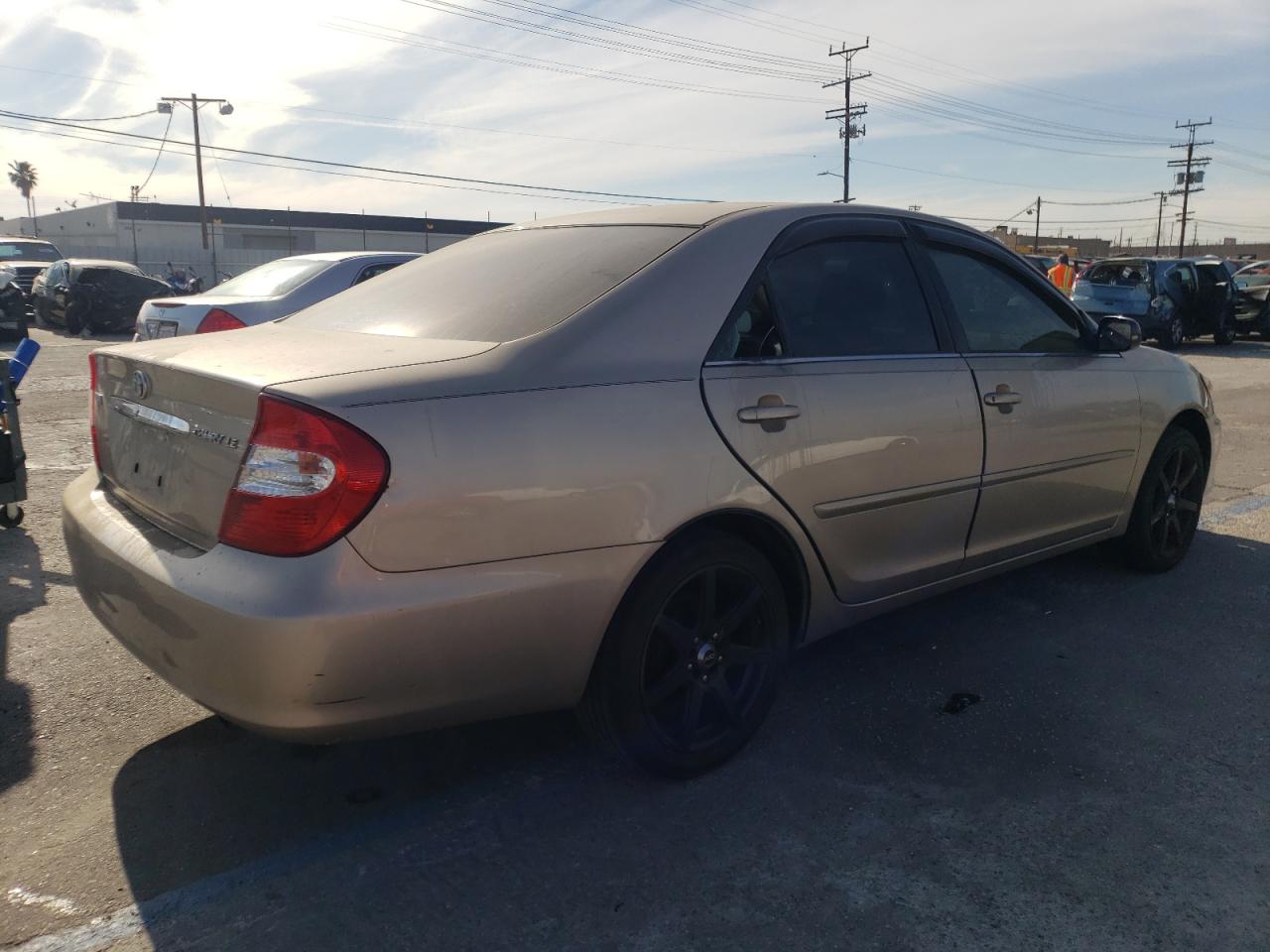 Photo 4 from auction – 2004 TOYOTA CAMRY LE with VIN JTDBE32K640289093