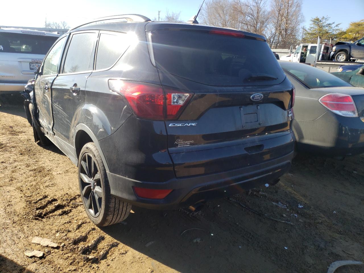 Photo 3 from auction – 2019 FORD ESCAPE SE with VIN 1FMCU9GD8KUC53282