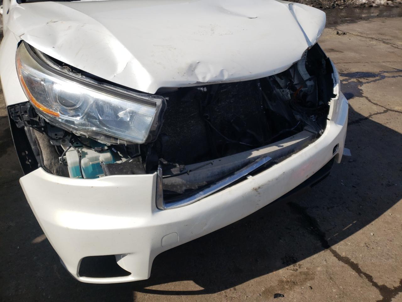 Photo 9 from auction – 2015 TOYOTA HIGHLANDER with VIN 5TDJKRFH1FS213612