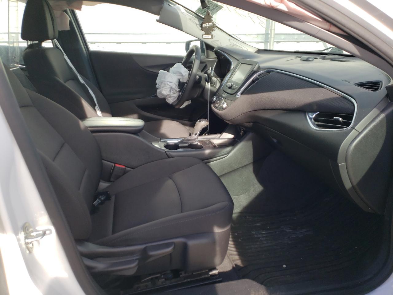 Photo 5 from auction – 2018 CHEVROLET MALIBU LT with VIN 1G1ZD5ST4JF263437