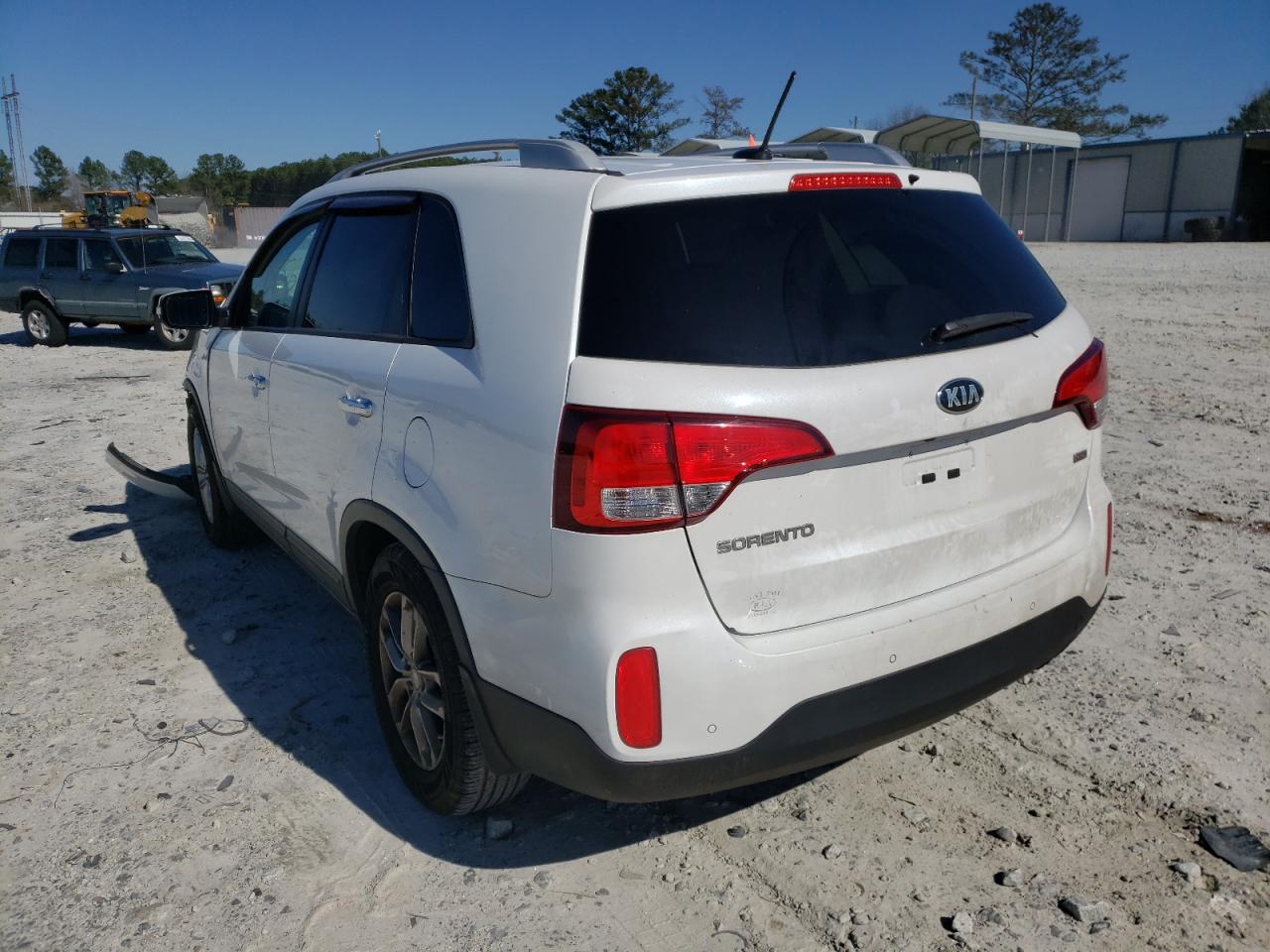 Photo 3 from auction – 2015 KIA SORENTO LX with VIN 5XYKT4A65FG647376