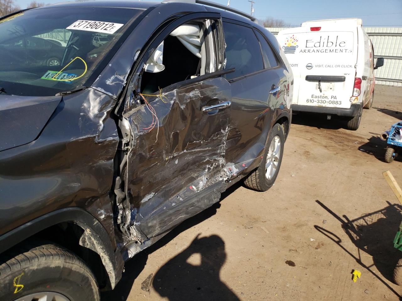 Photo 9 from auction – 2014 KIA SORENTO LX with VIN 5XYKTCA61EG440346