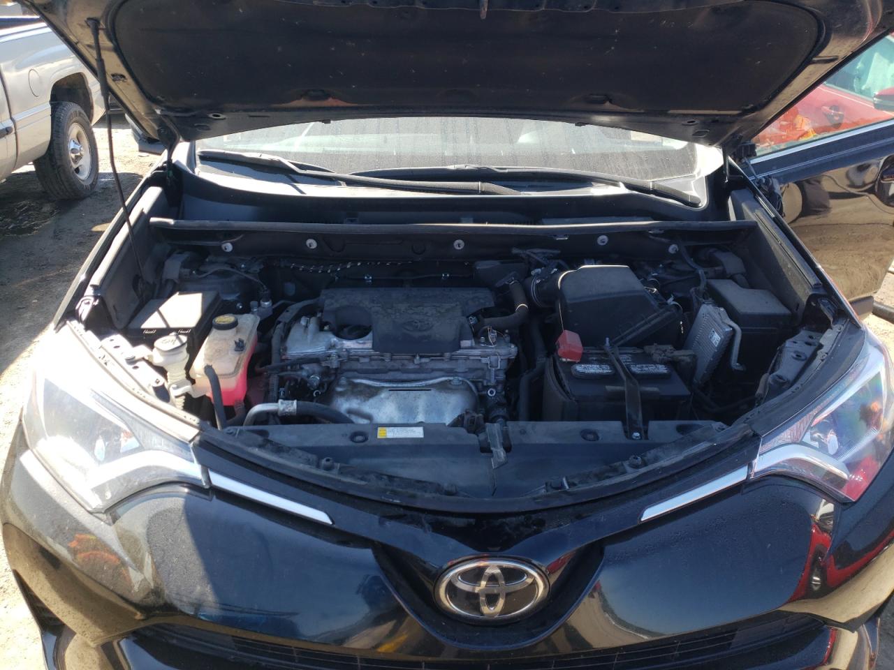 Photo 7 from auction – 2018 TOYOTA RAV4 LE with VIN 2T3ZFREV1JW499290