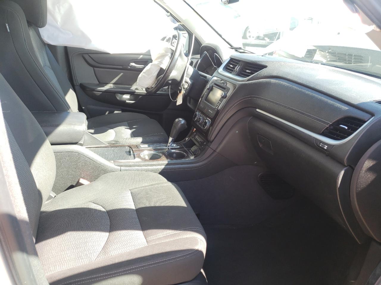 Photo 5 from auction – 2016 CHEVROLET TRAVERSE L with VIN 1GNKVHKD1GJ280385