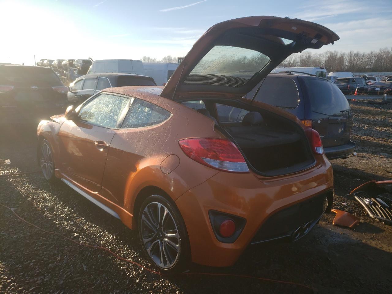 Photo 3 from auction – 2016 HYUNDAI VELOSTER T with VIN KMHTC6AE2GU300879