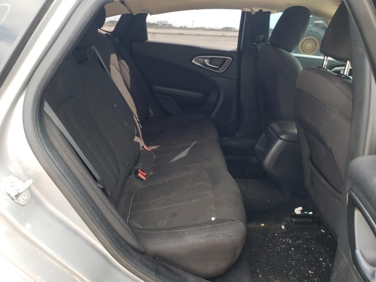 Photo 6 from auction – 2016 CHRYSLER 200 LIMITE with VIN 1C3CCCAB8GN152616