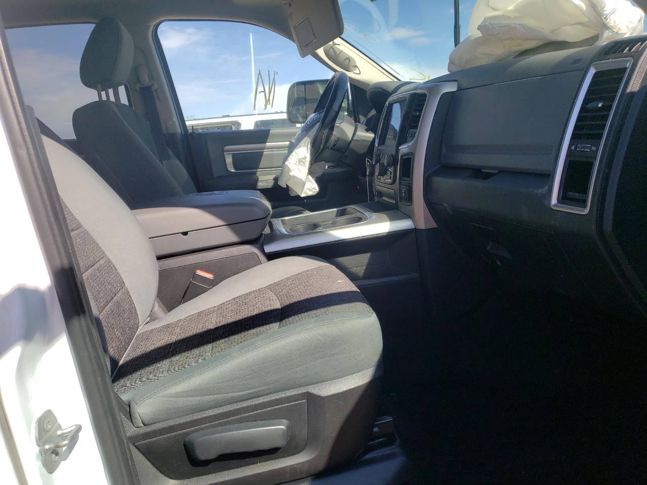 Photo 5 from auction – 2016 RAM 1500 SLT with VIN 1C6RR7LM3GS174655