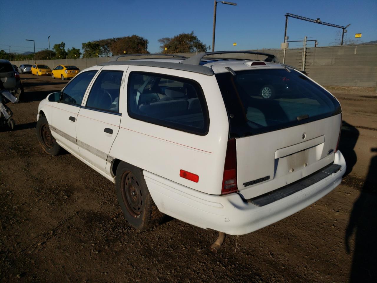 Photo 3 from auction – 1993 FORD TAURUS GL with VIN 1FACP5746PG300230
