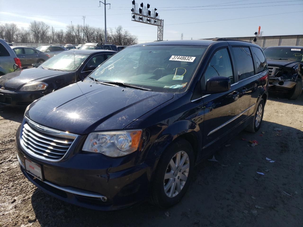Photo 2 from auction – 2014 CHRYSLER TOWN & COU with VIN 2C4RC1BG7ER442043