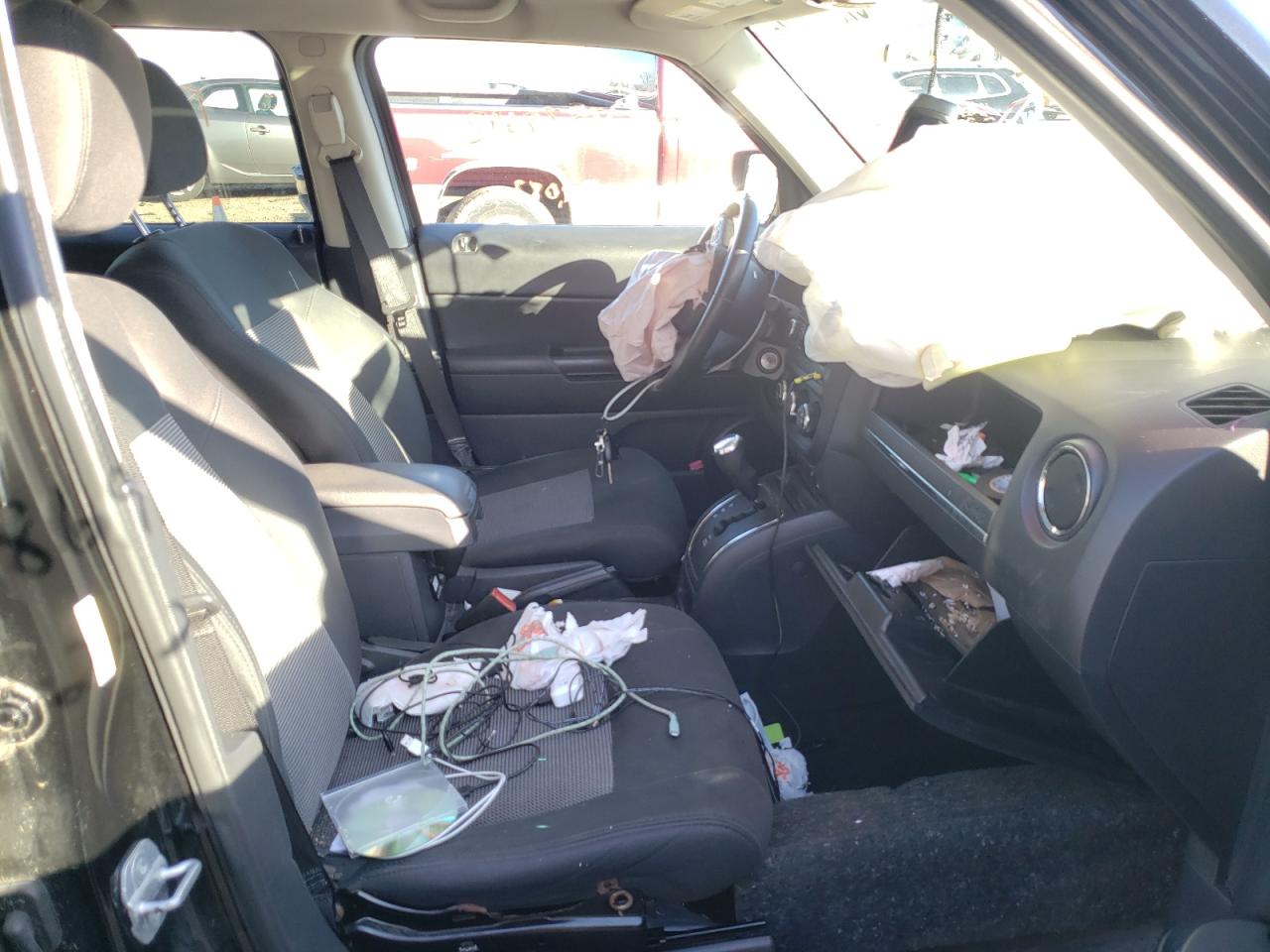 Photo 5 from auction – 2012 JEEP PATRIOT LA with VIN 1C4NJPFB4CD580385