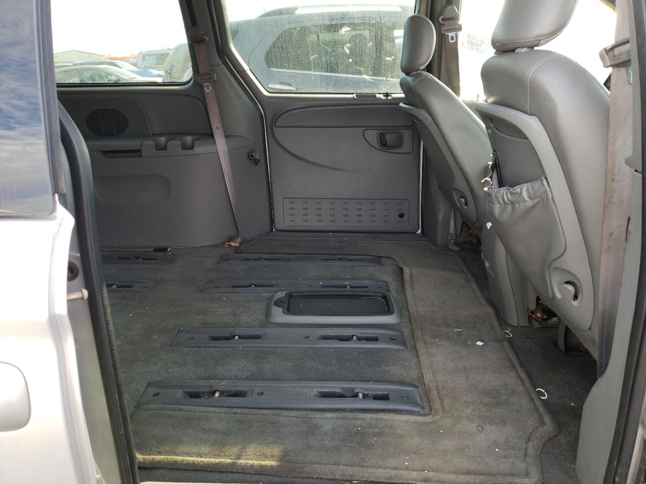 Photo 6 from auction – 2004 CHRYSLER TOWN & COU with VIN 2C4GP54L64R548494