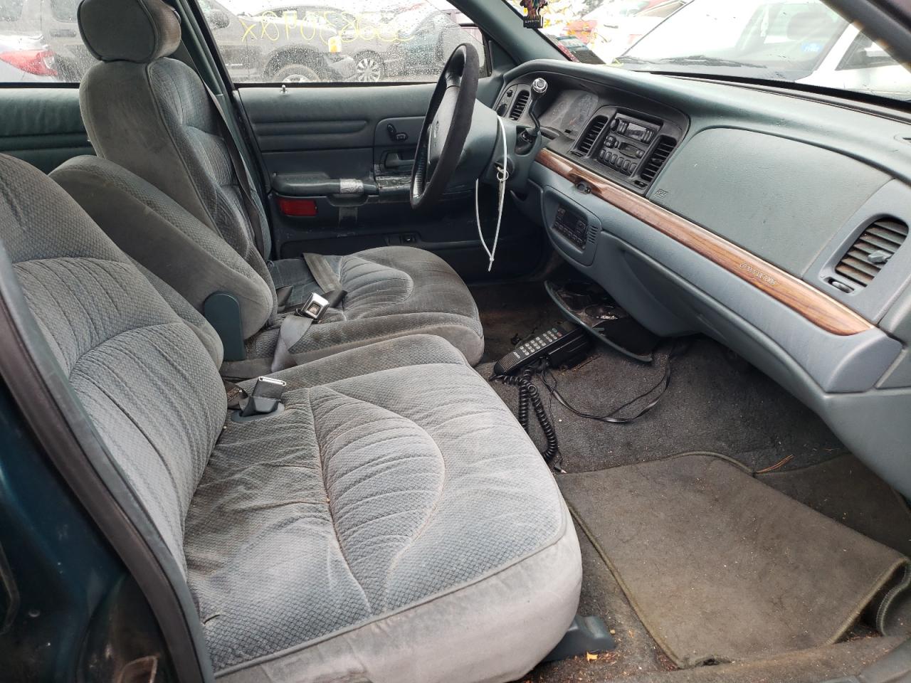 Photo 5 from auction – 1997 FORD CROWN VICT with VIN 2FALP74W8VX103312