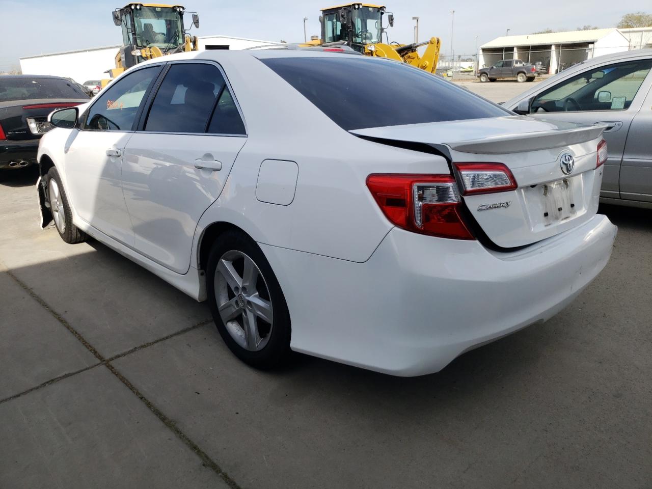 Photo 3 from auction – 2014 TOYOTA CAMRY L with VIN 4T1BF1FK3EU813267